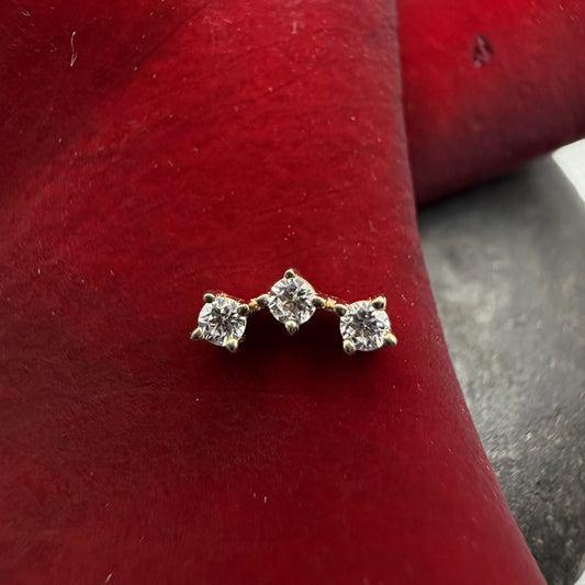 topo cluster tripla zirconias push pin em ouro 14k